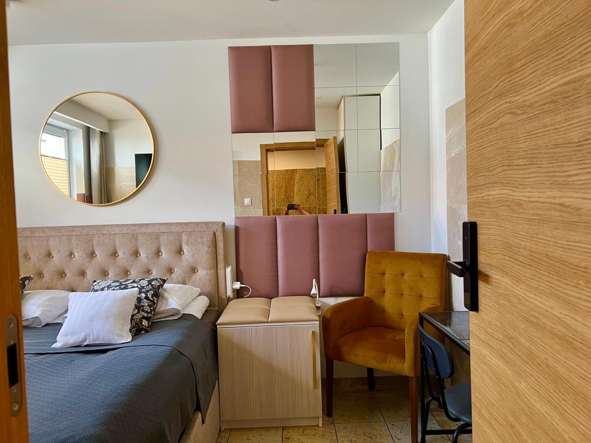 North Nest Luxury Suites 格但斯克 客房 照片